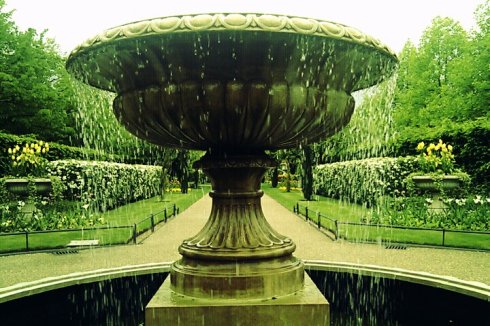 Regent's Park Fontaine, Frenchy a Londres